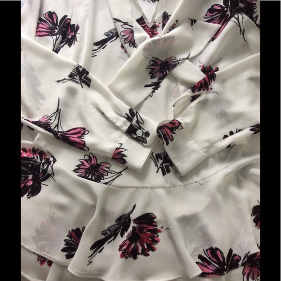 Vince Camuto Sheer Floral Blouse Small - Picture 6 of 6
